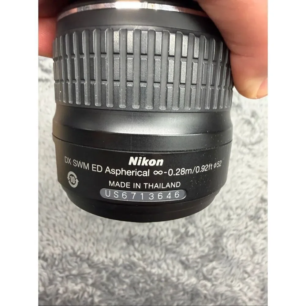 Nikon AF-S DX Zoom-Nikkor 18-55mm f/3.5-5.6G ED II lens.  Type: Standard zoom le